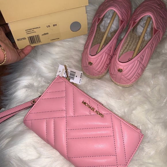 New Micheal Kors Shoes & Wallet Set . - Picture 3 of 9